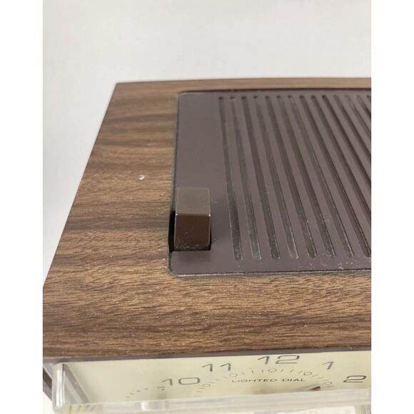 Vintage General Electric Alarm Clock Radio C-555A Retro Wood Mid Mod NOT WORKING - Picture 6 of 11